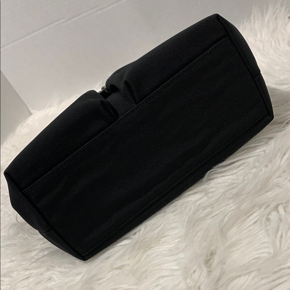 GUCCI  Black Hand Bag 2 zip Front Pockets Magnetic Top Closure - Picture 10 of 13